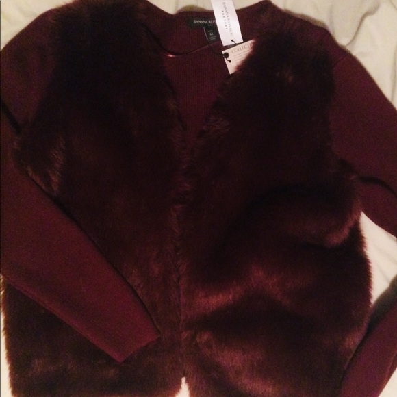 Banana Republic faux fur sweater in maroon - Picture 3 of 6